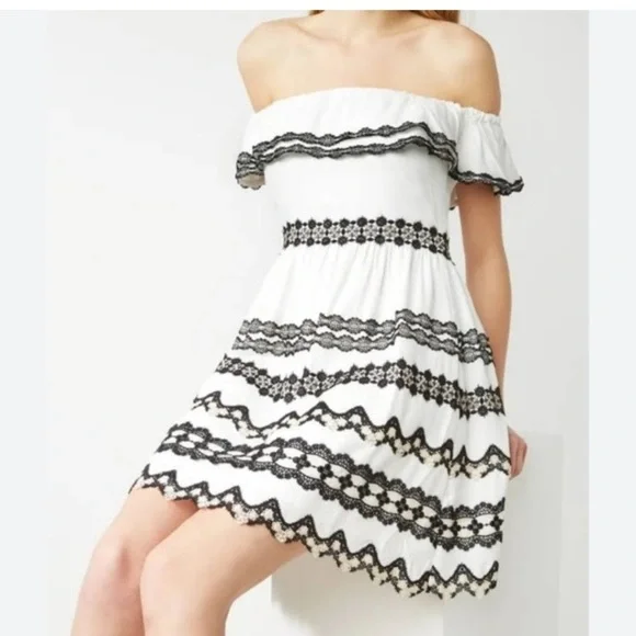 Alice + Olivia & Rozzi On/Off- Shoulder Mini Dress size 4 EUC - Picture 4 of 11